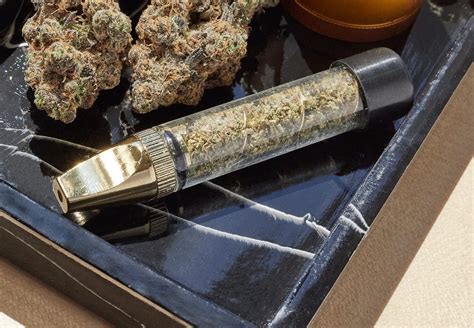 how to use a glass blunt